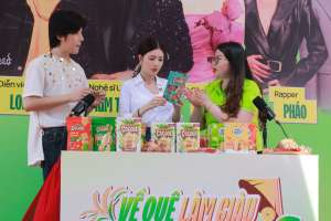 Bánh dừa nướng mỹ phương food rộn ràng cùng phiên livestream “chợ quê – về quê làm giàu